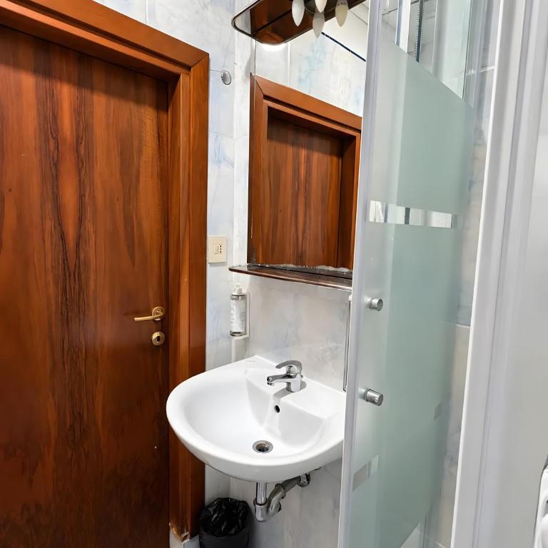 Hotel Canal Venice - Room #1754433201 - 4