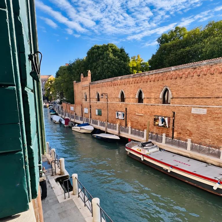 Hotel Canal Venice - Room #1754433202 - 3