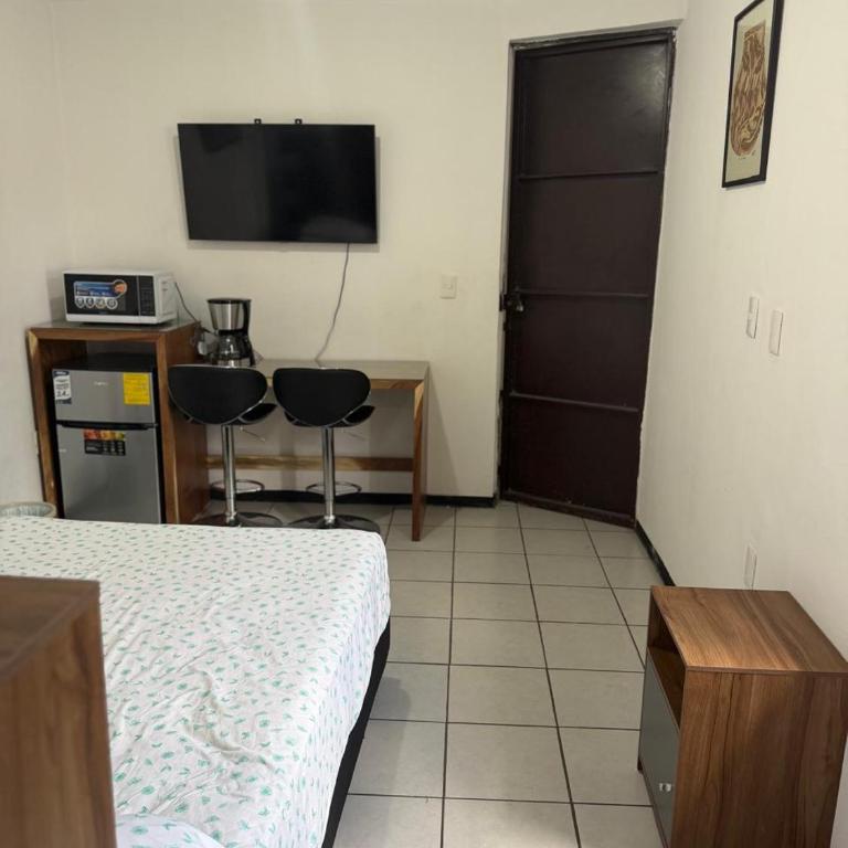 Room 2 with attached bathroom - Appartement 1 Chambre - 6