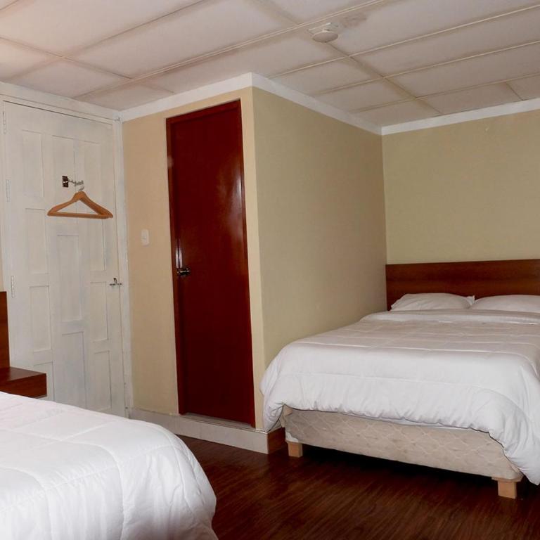 Kuelap Guest House - Triple Room with Mountain View - 4