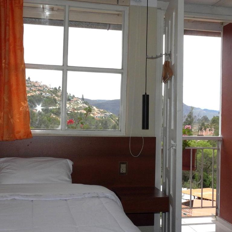 Kuelap Guest House - Triple Room with Mountain View - 1
