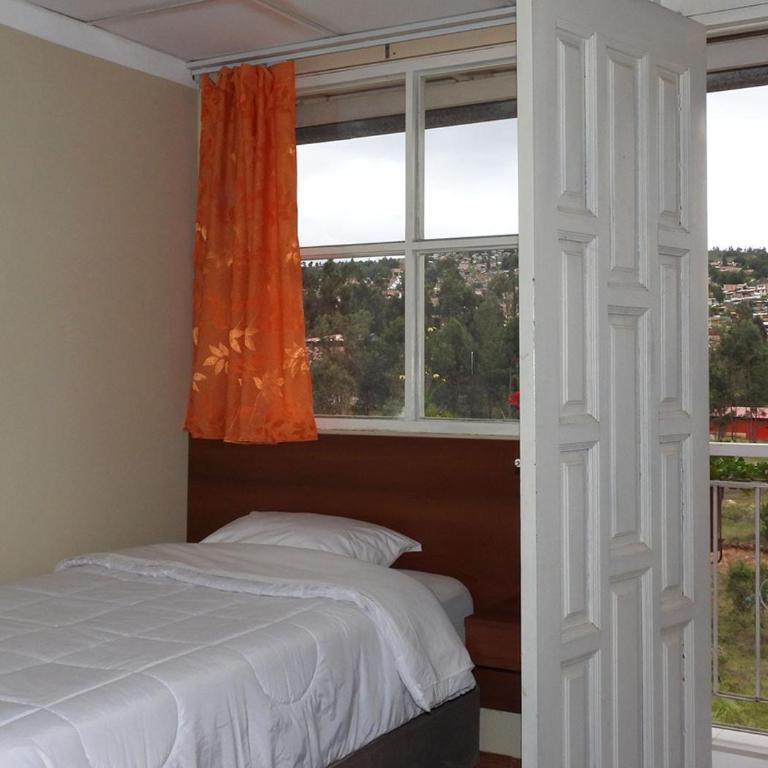 Kuelap Guest House - Triple Room with Mountain View - 3