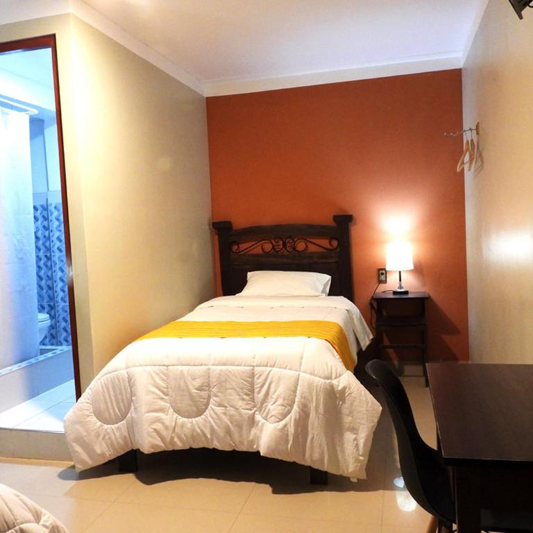 Kuelap Guest House - Twin Room with Mountain View - 5