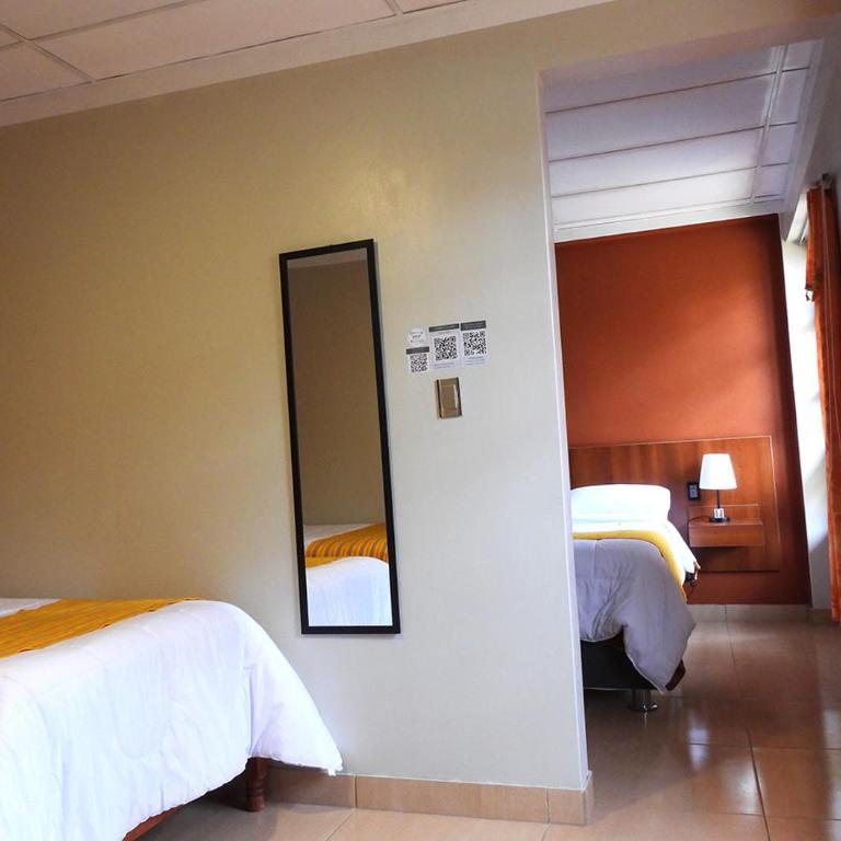 Kuelap Guest House - Family Room with Balcony - 3
