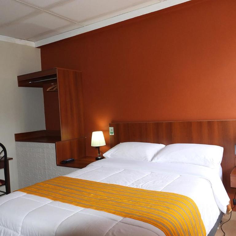 Kuelap Guest House - Family Room with Balcony - 4