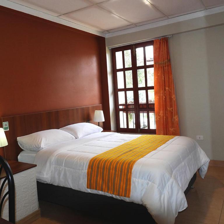 Kuelap Guest House - Family Room with Balcony - 1