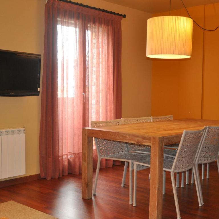 Apartaments Turístics Puigcerdà - La Closa - Deluxe Duplex Apartment (6 Adults) - 13