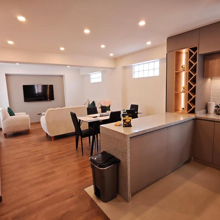 Modern apartment near Plaza de Armas - Three-Bedroom Apartment - 6