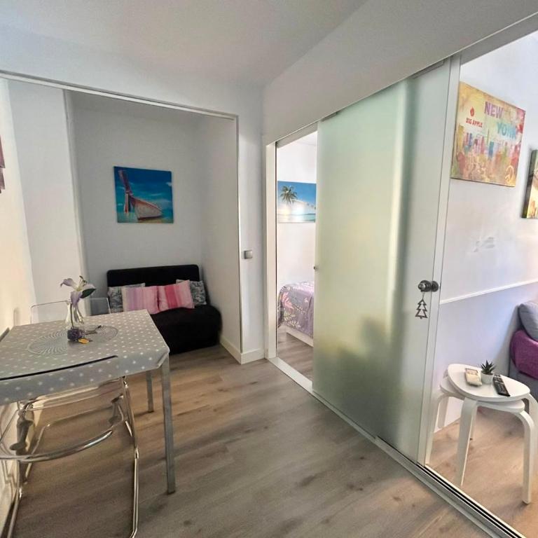 Sitges Oasis Balcony - Four-Bedroom Apartment with Balcony - 23