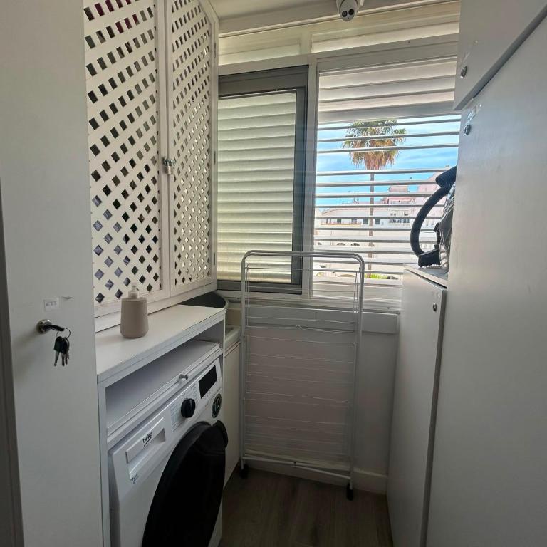 Sitges Oasis Balcony - Four-Bedroom Apartment with Balcony - 25