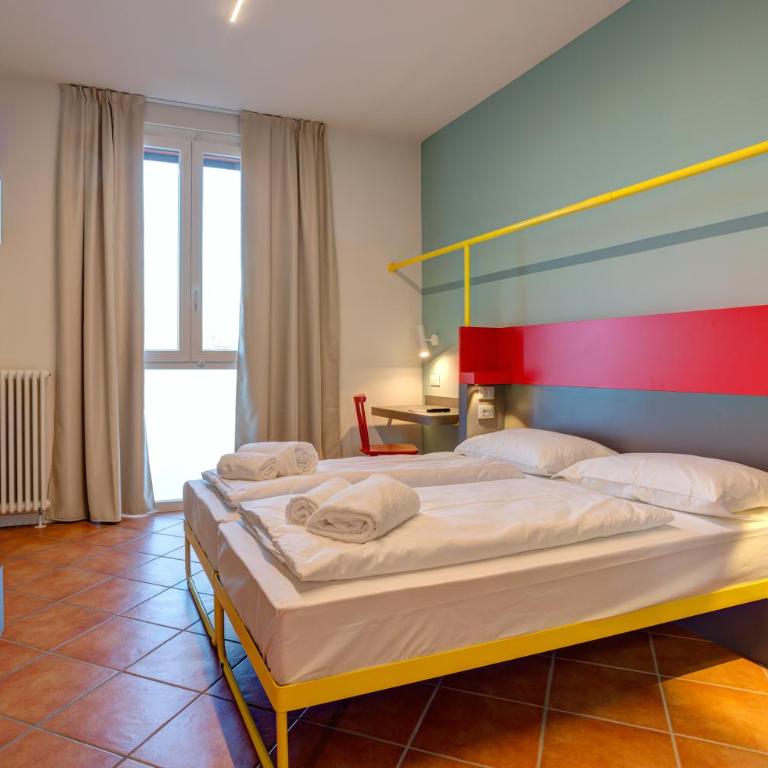 MEININGER Milano Garibaldi - Lit dans Dortoir pour Femmes de 4 Lits - 6