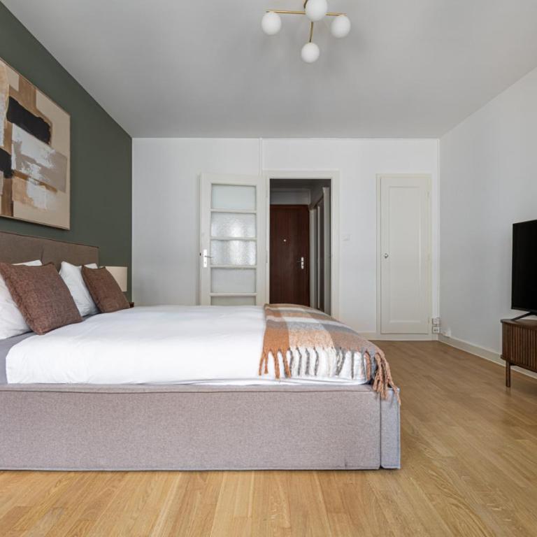 Chic & Central Lakeside Home #15 - Apartment - 6