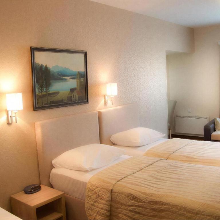 Philia Hotel - Basic Triple Room - 4