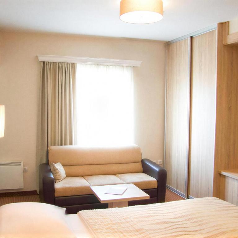 Philia Hotel - Basic Triple Room - 2