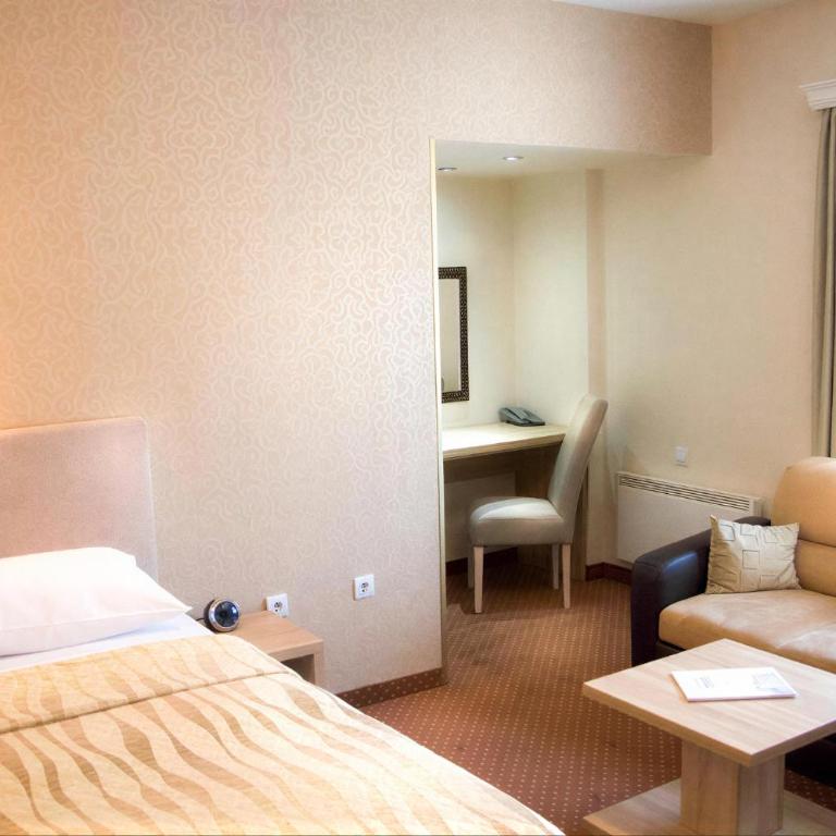 Philia Hotel - Basic Triple Room - 5