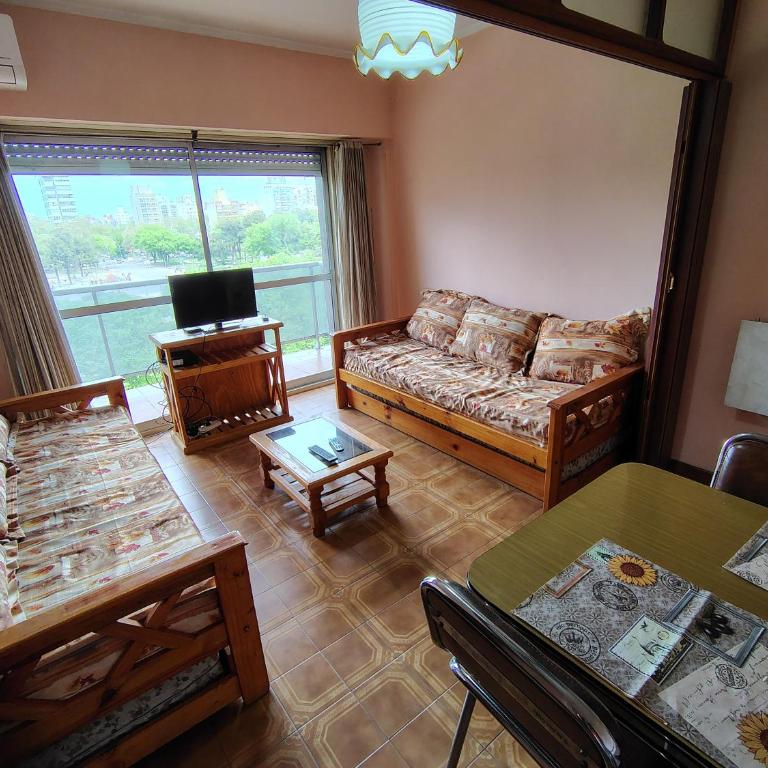EFDepartamentos Dos ambientes para 4 personas con balcon a la Plaza Mitre - One-Bedroom Apartment - 1