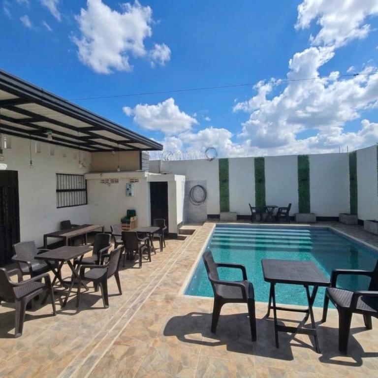 Espectacular casa con piscina privada en el centro de Girardot - Villa con piscina privada - 1