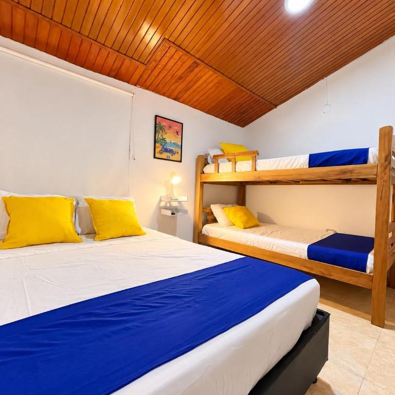 Monkey House Casa Hotel - Habitación Familiar con baño privado - 2
