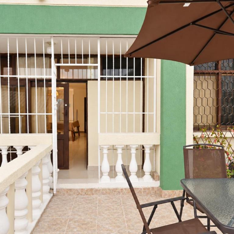 apartamento para 10 con terraza en el centro playa - Three-Bedroom Apartment - 40