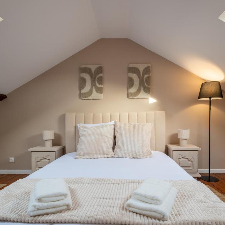 Charming House in Reims - Two-Bedroom Townhouse - 16