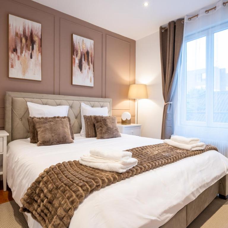 Charming House in Reims - Two-Bedroom Townhouse - 2