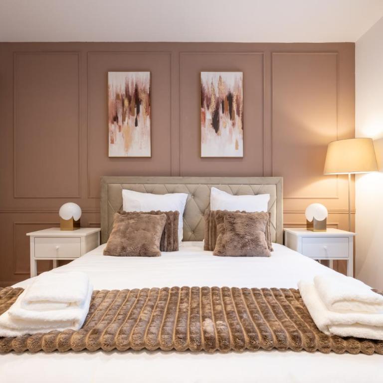 Charming House in Reims - Two-Bedroom Townhouse - 14