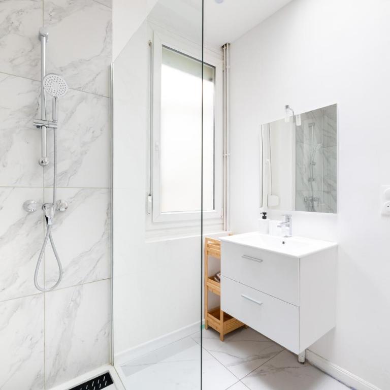 Charming House in Reims - Two-Bedroom Townhouse - 6