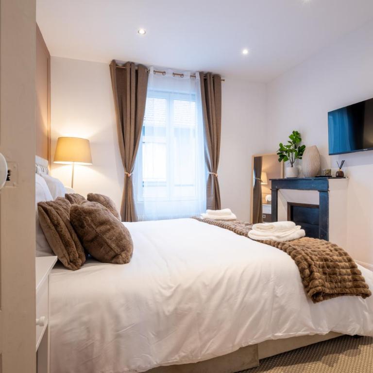 Charming House in Reims - Two-Bedroom Townhouse - 12