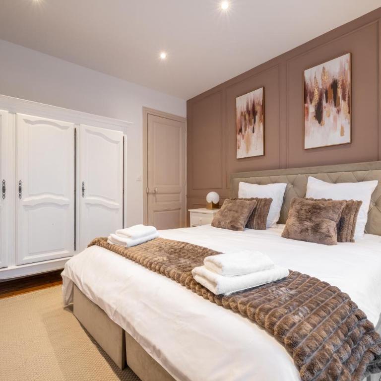 Charming House in Reims - Two-Bedroom Townhouse - 13