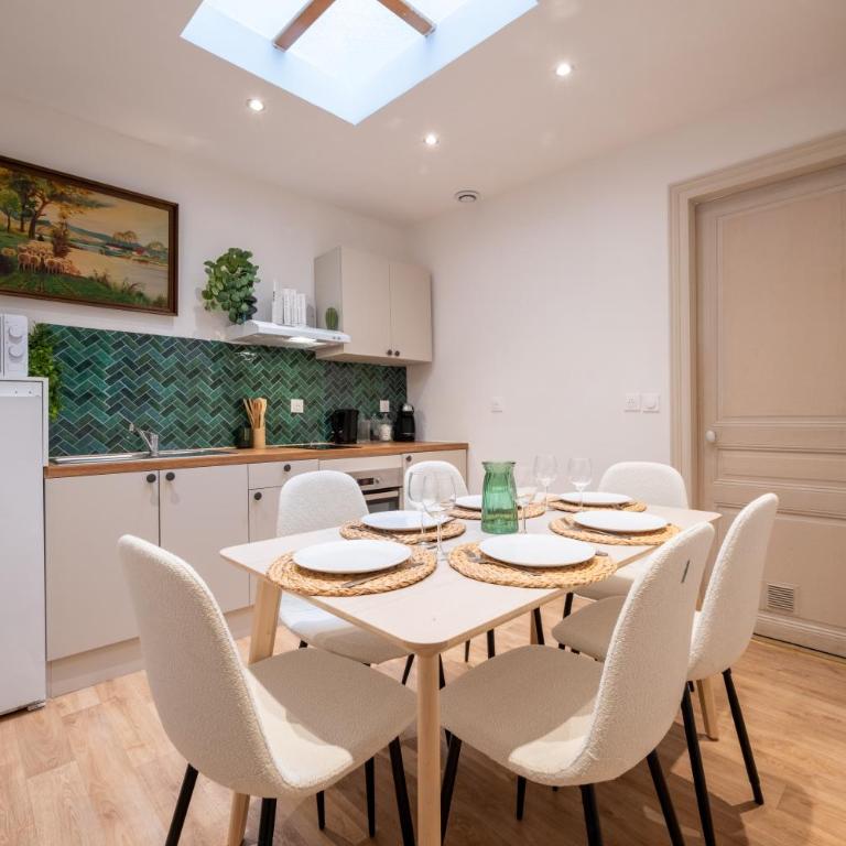 Charming House in Reims - Two-Bedroom Townhouse - 4