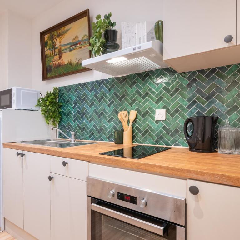 Charming House in Reims - Two-Bedroom Townhouse - 23