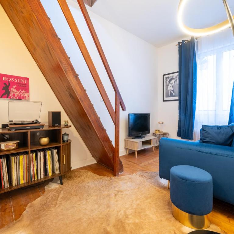 Charming House in Reims - Two-Bedroom Townhouse - 5