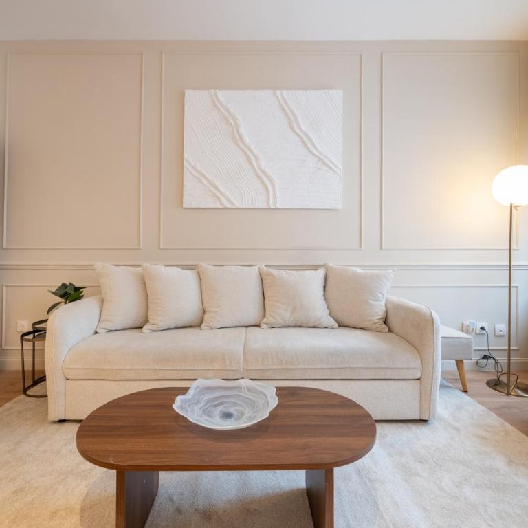 Charming House in Reims - Two-Bedroom Townhouse - 10