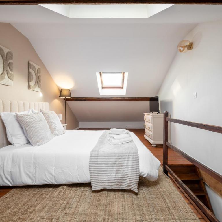Charming House in Reims - Two-Bedroom Townhouse - 3