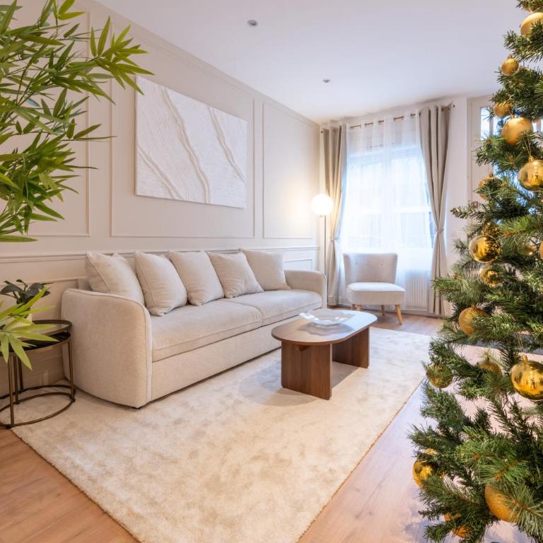 Charming House in Reims - Two-Bedroom Townhouse - 1