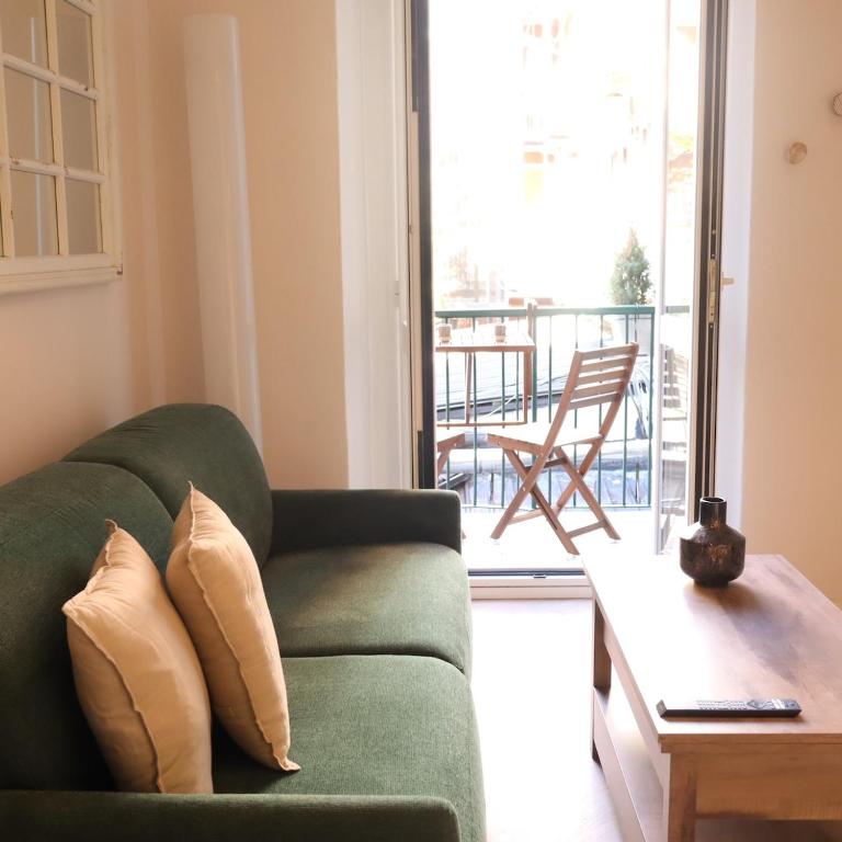 C&C Bright Apartment with Private Balcony Next to Tram Stop - Two-Bedroom Apartment - 1