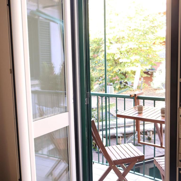 C&C Bright Apartment with Private Balcony Next to Tram Stop - Two-Bedroom Apartment - 3