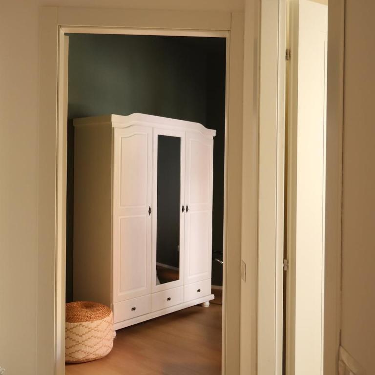 C&C Bright Apartment with Private Balcony Next to Tram Stop - Two-Bedroom Apartment - 7
