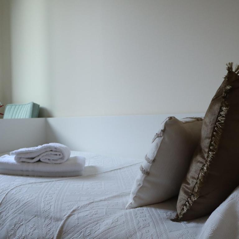 C&C Bright Apartment with Private Balcony Next to Tram Stop - Two-Bedroom Apartment - 13