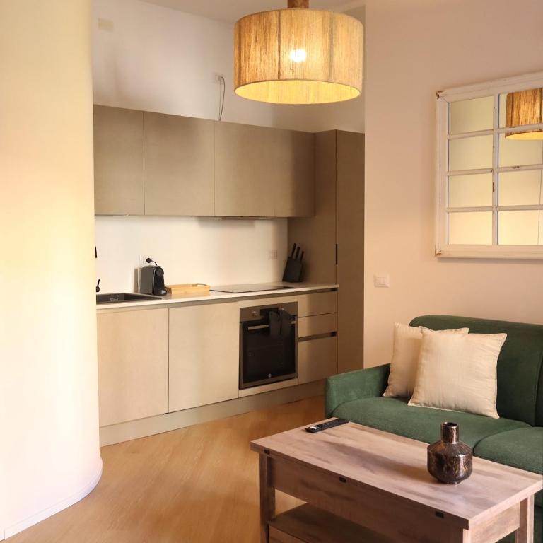 C&C Bright Apartment with Private Balcony Next to Tram Stop - Two-Bedroom Apartment - 15