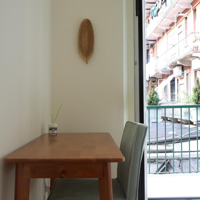 C&C Bright Apartment with Private Balcony Next to Tram Stop - Two-Bedroom Apartment - 18