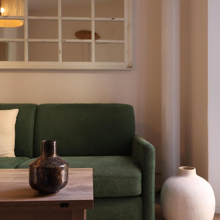 C&C Bright Apartment with Private Balcony Next to Tram Stop - Two-Bedroom Apartment - 20