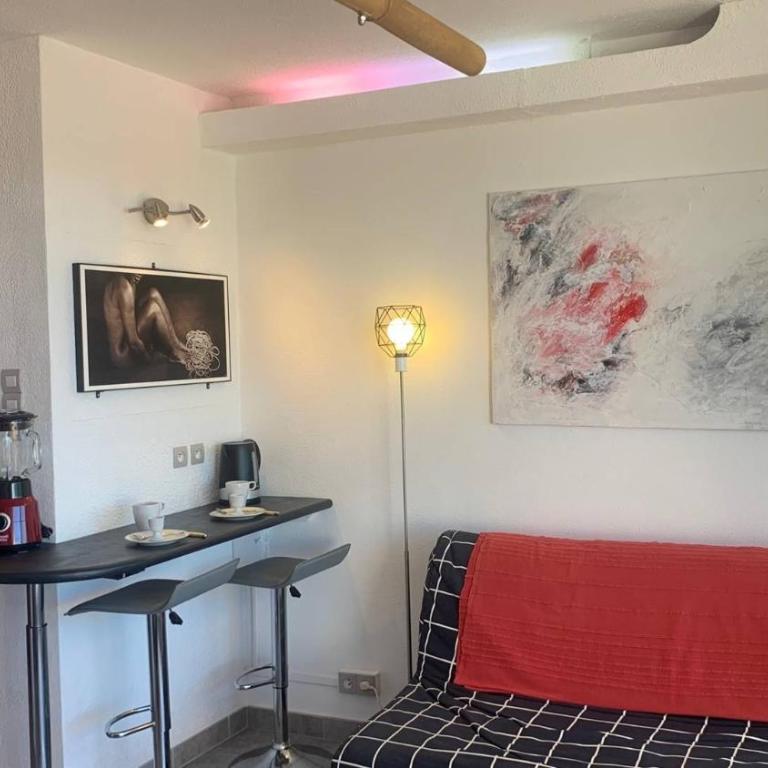 Grand appartement SHIBARI Héliopolis E VILLAGE NATURISTE - Studio avec Vue sur le Port - 2