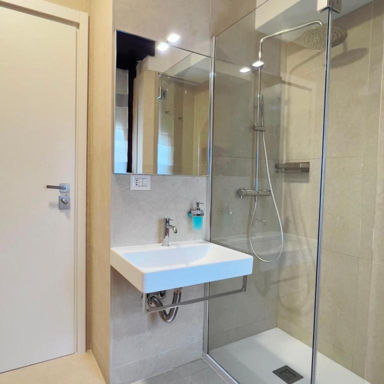 Guest House Brianza Room - Chambre Simple Standard avec Salle de Bains Commune - 20