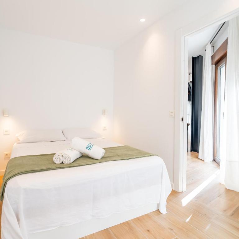 Cubo's Los Amigos Benalmadena Room 4 & Terrace - Dreibettzimmer - 13