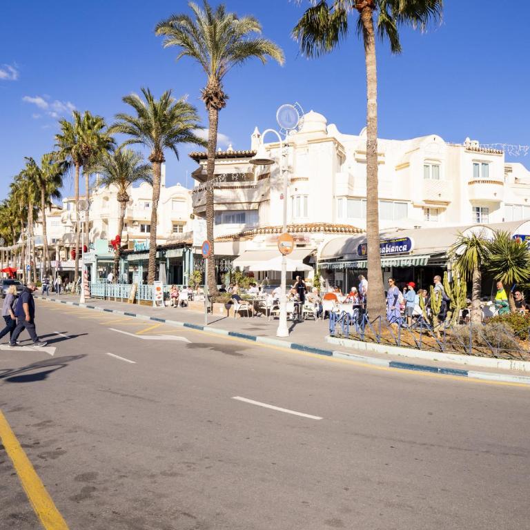 Cubo's Los Amigos Benalmadena Room 4 & Terrace - Dreibettzimmer - 37