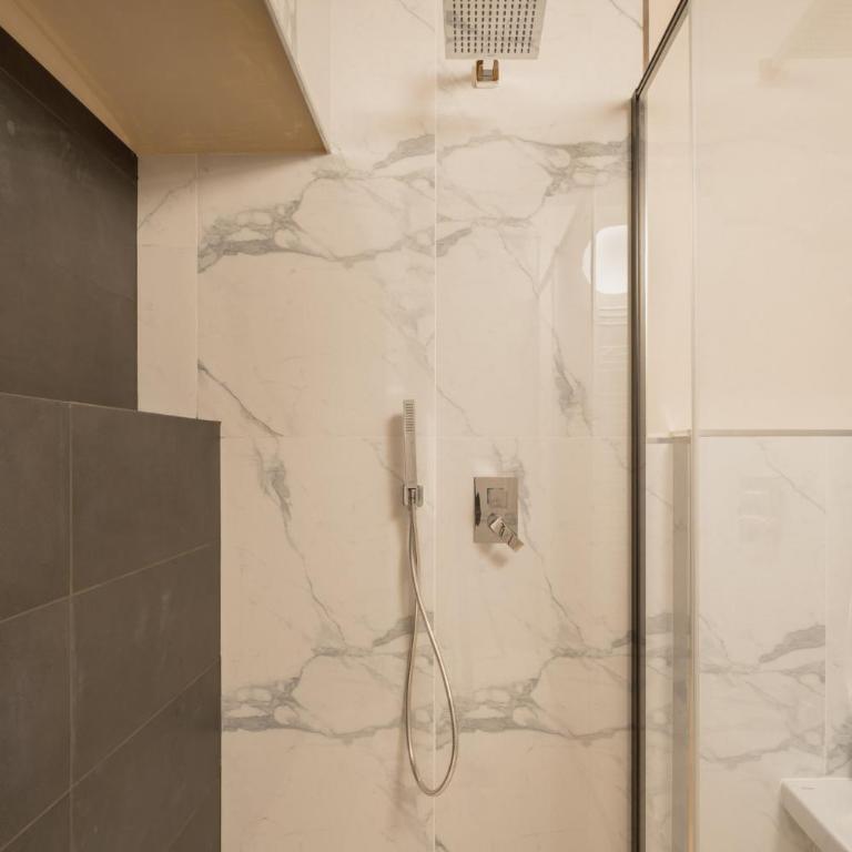 Mani -Residenza Santa Teresa,eleganza e design nel cuore di Torino - Appartamento - 8