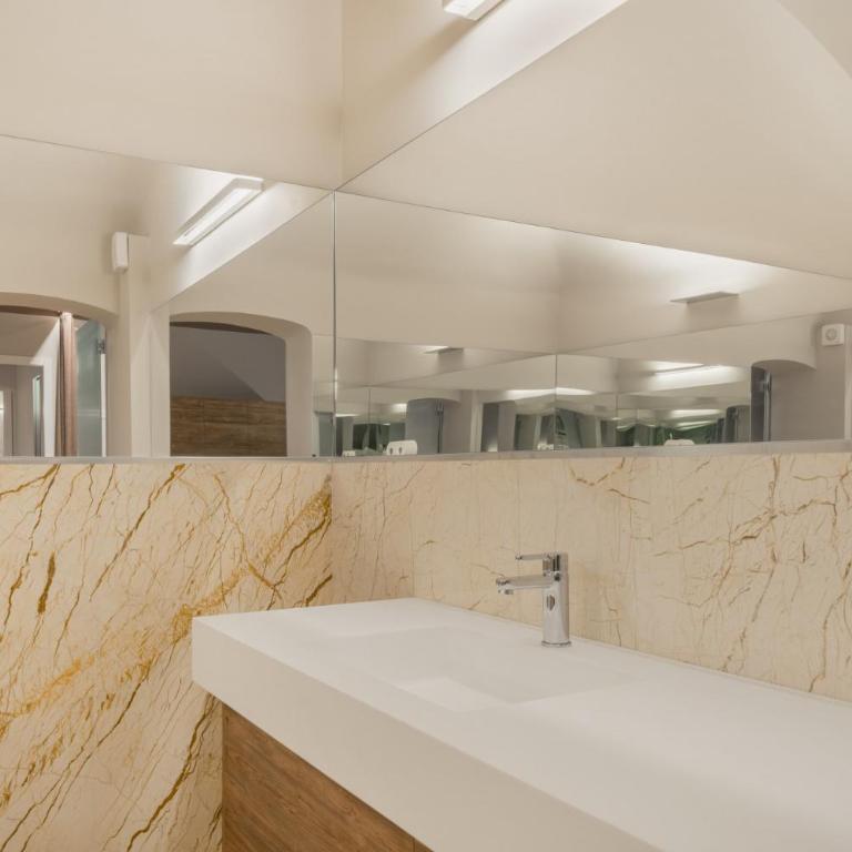 Mani -Residenza Santa Teresa,eleganza e design nel cuore di Torino - Appartamento - 54