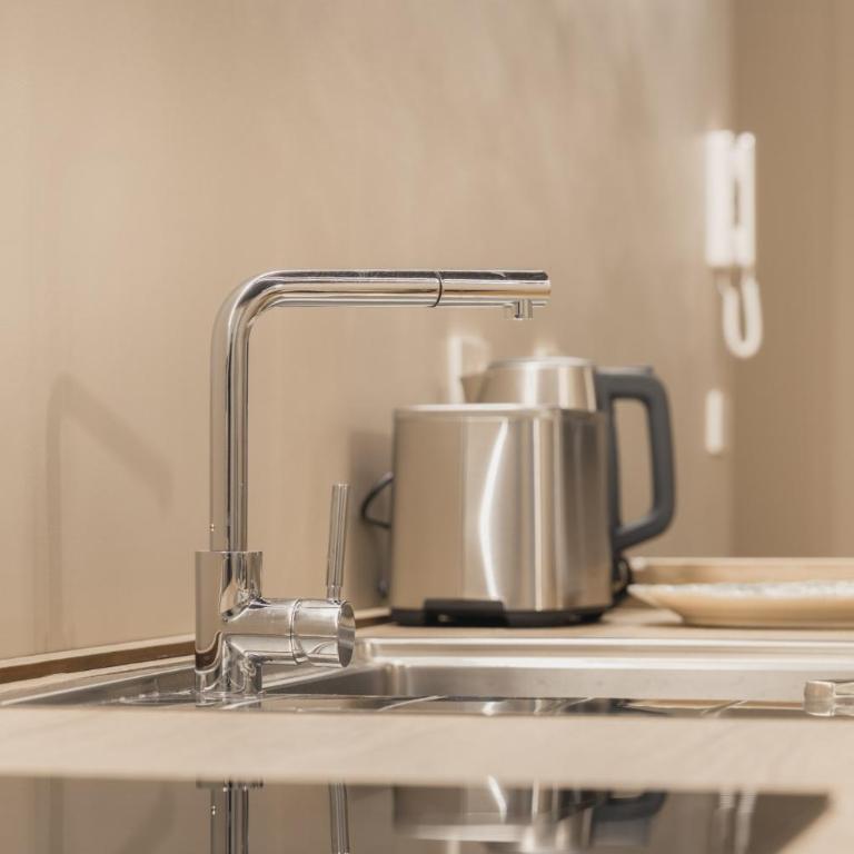 Mani -Residenza Santa Teresa,eleganza e design nel cuore di Torino - Appartamento - 75