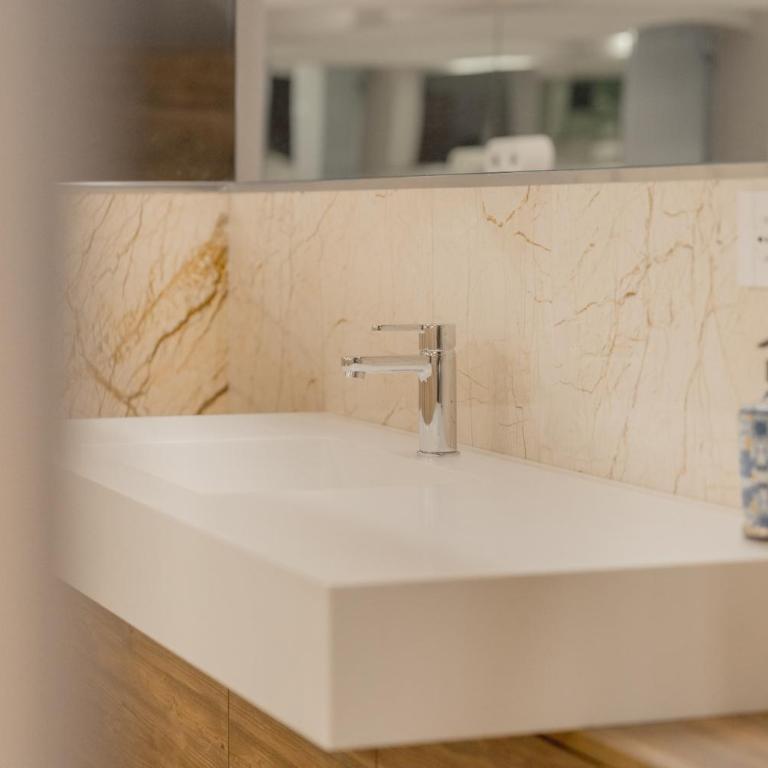 Mani -Residenza Santa Teresa,eleganza e design nel cuore di Torino - Appartamento - 90
